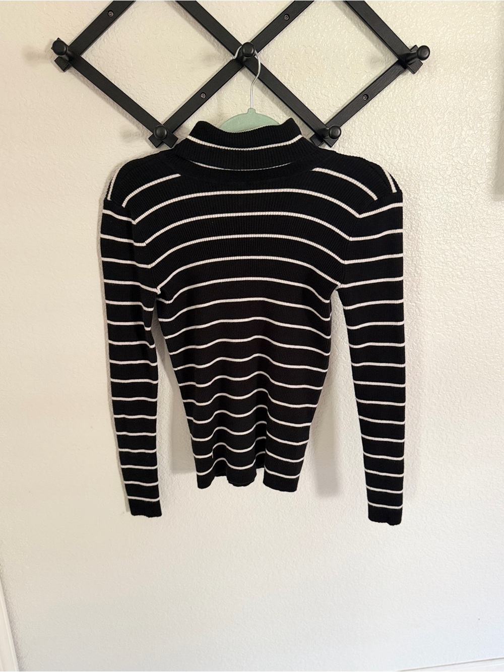 Lauren Ralph Lauren Women’s Medium Black White Stripe Ribbed Turtleneck Sweater - Picture 2 of 4